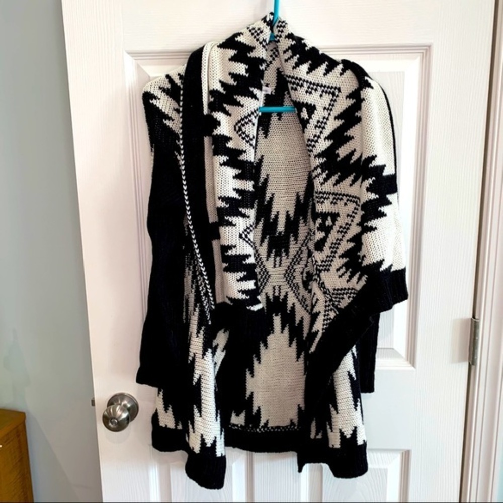 JohnPaulRichard b&w medium weight‎ drape cardigan